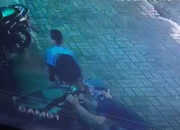 Gagal Melakukan Aksinya 3 Komplotan Pencuri Sepeda Motor Terekam CCTV di Masjid Darul Jalal