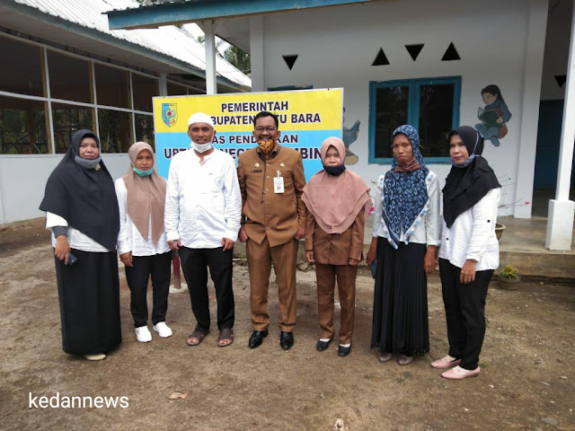 Foto: Kadisdik Batu Bara Bersama Anggota DPRD Kabupaten Batu Bara (Senin,16/11/2020) (kedannews.com/Muhammad Ariffin Efendi)