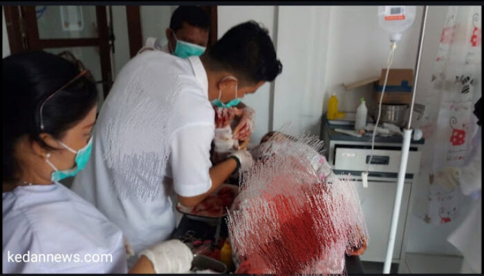 Tragis ! Pasutri Terkapar Berlumuran Darah di Bacok RA Warga Pangkalan Dodek