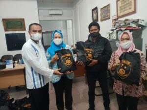 Farianda Salurkan 350 Paket Sembako Sumbangan Kabareskrim Polri untuk Wartawan