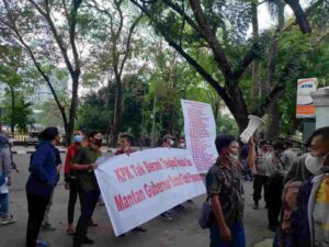 Massa Aksi Dewan Sumut, DPRDSu Tolak Beri Rekomendasi KPK Tangkap Mantan Dewan Penerima Suap Gatot Pujonugroho