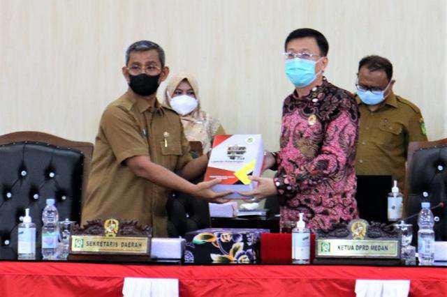 Ketua DPRD Medan Hasyim terima LKPJ. (Foto/Ist).