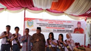 Lima Siswa Pemenang Kontes ‘Jika Aku Jadi Ketua DPRD’ Ikut Sosper Narkoba Dampingi Ketua DPRD SU