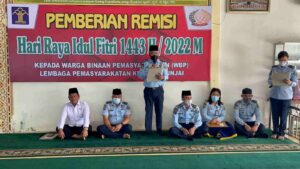 Lapas Binjai Gelar Sholat Ied dan Serahkan Remisi ke Warga Binaan