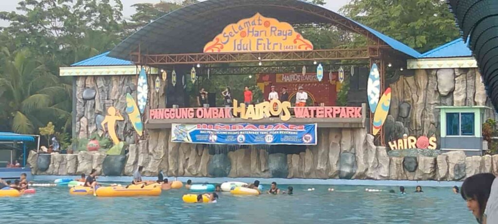 Ratusan Warga Antusias Berkunjung Ke Hairos Water Park Mengisi Liburan Ketiga Hari Raya Idul Fitri 1443 H