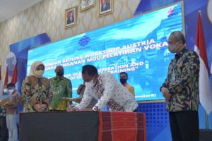 Bersama Sejumlah Kepala Daerah se-Sumut, Bupati Sergai Tandatangani MoU Peningkatan Kualitas SDM 