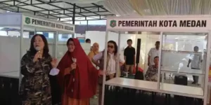Anggota DPRD Medan Serahkan 6 Unit Steling Bagi Pelaku UMKM