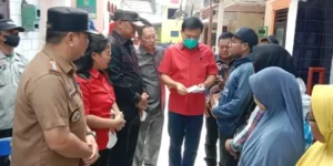 Ketua DPRD Medan bersama Fraksi PDIP Berikan Tali Asih Korban Kebakaran di Belawan II