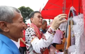 Hasyim Hadiri Pentas Seni dan Bazar Yayasan Sutji Murni