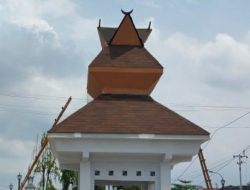 Daniel Pinem Minta Ornamen Kepala Kerbau Diletakkan di Atas Gapura Medan Tuntungan
