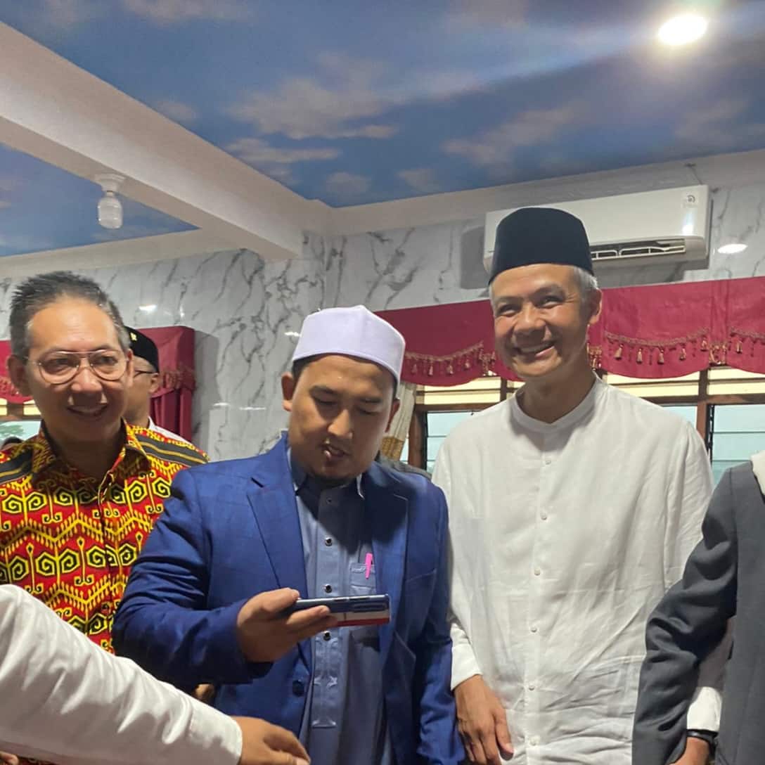 Keterangan foto: Wong Chun Sen saat menyambut kedatangan Bakal Calon (Balon) Presiden Ganjar Pranowo ke Kantor PDI Perjuangan Sumatra Utara, Minggu (11/06/23). (Foto: ist).