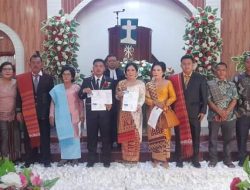 Pacu Program Dairi Gerak Cepat, Dinas Dukcapil Bagikan Akta Perkawinan Pengantin Baru