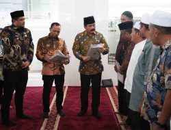 Bobby Nasution Bersama Menteri ATR/BPN RI Menyerahkan 11 Sertipikat Tanah Wakaf