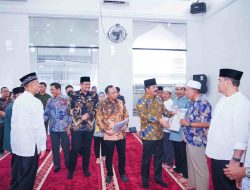 Wali Kota Medan Dampingi Menteri ATR/BPN Serahkan Sertipikat Rumah Ibadah dan Tempat Pendidikan