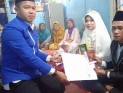KUA Sidikalang Serahkan Adminduk Pasca Akad Nikah