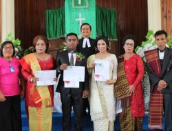 Pasangan Mempelai Jemaat HKBP Perkembangan Sidikalang Peroleh Akta Nikah