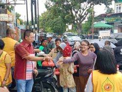 HUT Dwi Kwan Im, Permabudhi Sumut dan Magga Bodhi Sejati Bagikan 1000 Paket Makanan Kepada Pengendara