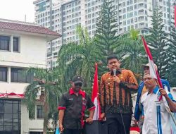 Aksi Damai Depan Balai Kota, Wali Kota Medan Naik Mobil Komando Terima Aspirasi Ratusan Pekerja