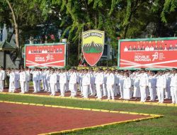 Upacara Penurunan Bendera Diwarnai Pemberian Tanda Kehormatan Satyanlancana Satya pada PNS Pemko Medan