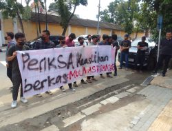 Unjuk Rasa Massa Mahasiswa Minta KPU Medan Batalkan Berkas Bacaleg Bayek