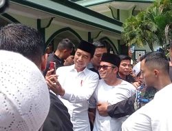 Dikawal Ketat, Presiden RI Saat Bertemu Warga di Masjid Musanif