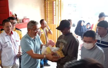 Anggota DPRD Sumut Sugianto Makmur Apresiasi Baksos Permabudhi Sumut dan Magga Bodhi Sejati Bagikan Ratusan Paket Sembako ke Warga Prasejahtera