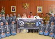 Pelajar SMA Swasta Islam Terpadu Al-Fityan School Kunjungi DPRD Medan