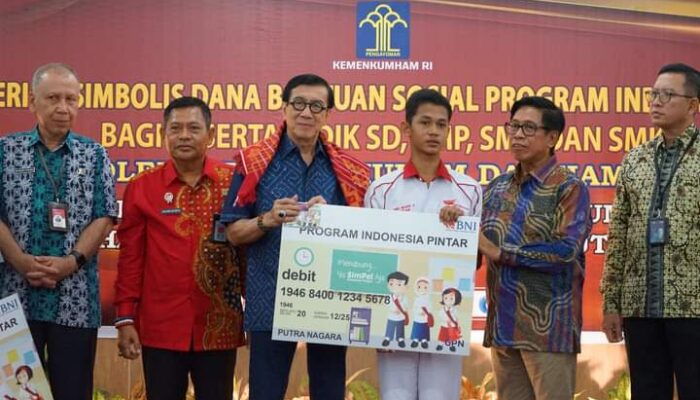 Kementerian Hukum dan HAM Beri Bantuan Pendidikan Kepada 1124 Siswa
