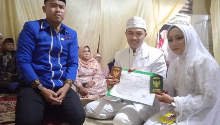 KUA Sidikalang Serahkan Adminduk Kedua Mempelai Usai Akad Nikah&nbsp;