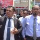 Bersama warga Komplek Veteran dan Para Penasehat Hukum STM MH, Nashril Haq Lubis, SH dan Dr (c) Mikrot Siregar, SH., MH saat diwawancarai di PN Lubuk Pakam, Kamis (22/08/2024) pagi. (pelitaharian.id/Aris HST Sinurat).