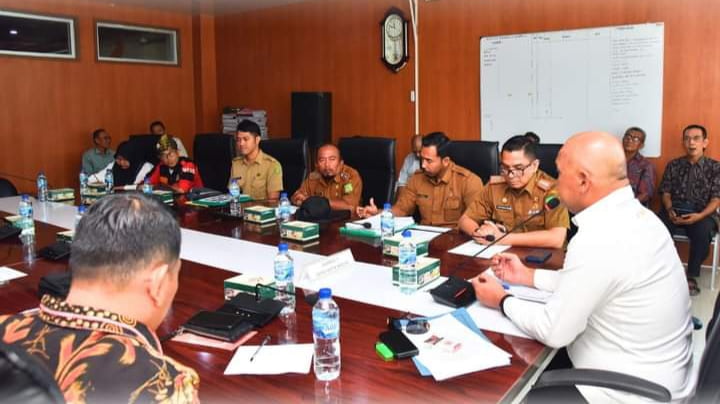 Foto : RDP di Komisi 1 DPRD Medan tentang dugaan pengangkatan kecurangan Kepling 13 Kotamatsum IV. (ist)