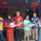 Foto : Ketua DPRD Medan Hasyim bersama pimpinan Vihara Kara Manggala Ationg saat membagikan ratusan paket sembako.(ist)
