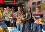 Ketua Permabudhi Sumatera Utara dan Vihara Kara Manggala Berikan Ratusan Paket Sembako kepada Warga Prasejahtera di Medan