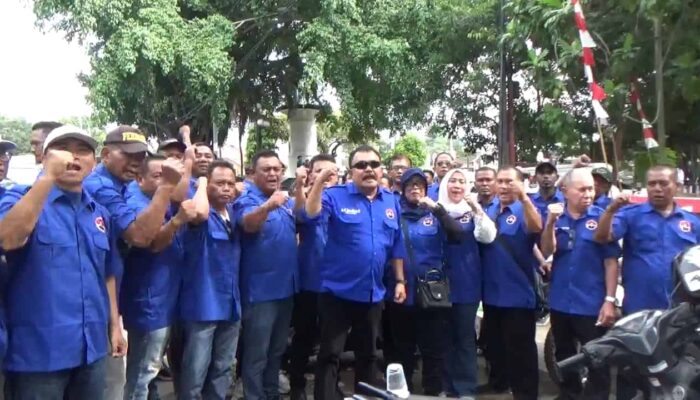 Penuh Semangat, Relawan Pasti Bobby Tumpah Ruah Soraki Dukungan di KPU Sumut