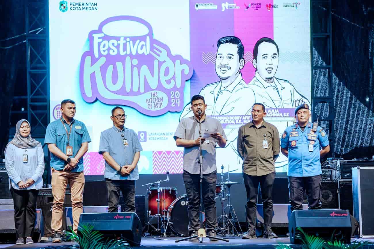 Pidato Walikota Medan, Bobby Afif Nasution, di acara Medan Festival Kuliner, Kitchen Of Asia yang diadakan di Lapangan Benteng Medan pada Selasa, 10 September 2024. (pelitaharian.id/foto:ist).