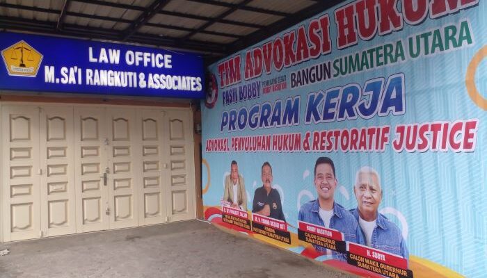 Baliho Besar di Kantor Dr. Muhammad Sa’i Rangkuti: Dedikasi Advokasi Hukum dan Dukungan Penuh untuk Bobby-Surya di Pilgub Sumut 2024