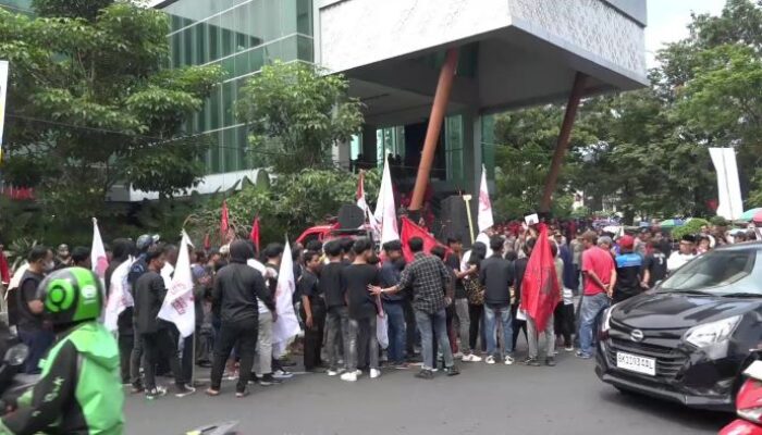Ratusan Kader Militan PDIP Kota Medan Desak Megawati: Tolak Kader “Loncatan” untuk Ketua DPRD!