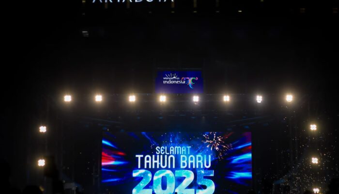 Ribuan Warga Merayakan Tahun Baru 2025 di Lapangan Benteng Medan, Penuh Kemeriahan!