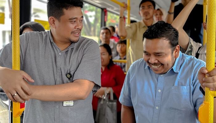 Bobby Nasution Naik Bus Listrik, Inspirasi One Day No Car di Medan