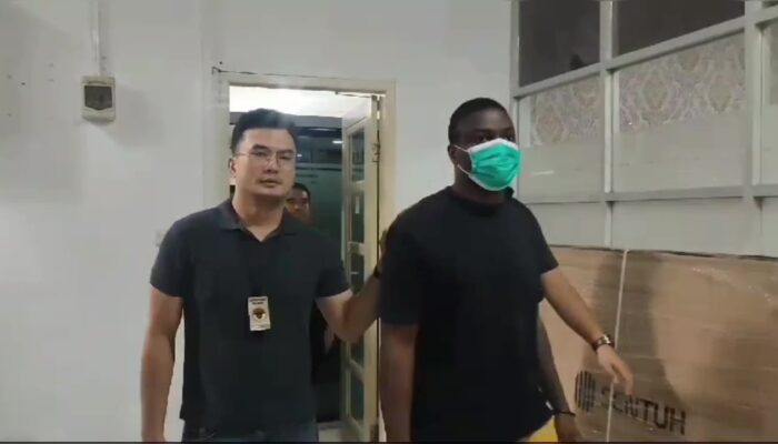 Terungkap! WNA Nigeria Dideportasi dari Belawan, Diduga Kendalikan Penipuan Online Internasional