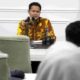 Wakil Bupati (Wabup) Sergai H. Adlin Tambunan saat memimpin sosialisasi kebijakan di Ruang Kerja Sekretaris Daerah (Sekdakab) Sergai, Kompleks Kantor Bupati, Sei Rampah, Kamis (13/3/2025). (Foto: ist/pelitaharian.id).