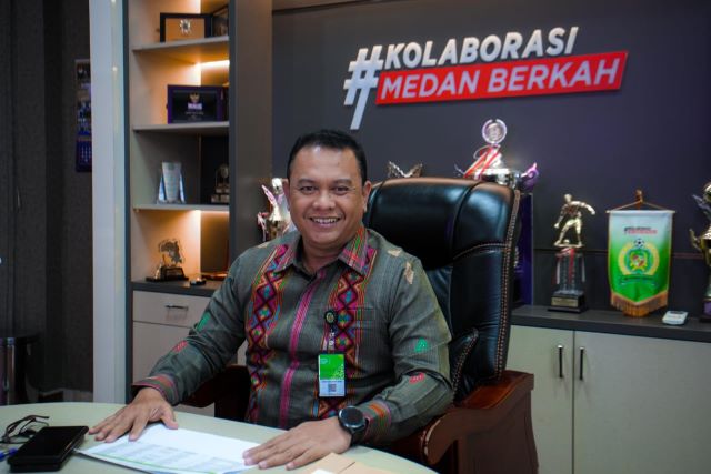 Kepala Badan Pendapatan Daerah (Bapenda) Medan, Sutan Tolang Lubis, Jumat (31/1) di kantornya saat menyampaikan terkait kebijakan Opsen PKB ini merupakan amanat Undang-Undang Nomor 1 Tahun 2022 tentang Hubungan Keuangan antara Pemerintah Pusat dan Daerah (HKPD). (pelitaharian.id/Foto; ist).