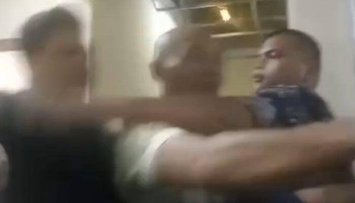 Viral! Dua Anggota DPRD Medan Baku Hantam di Kamar Mandi