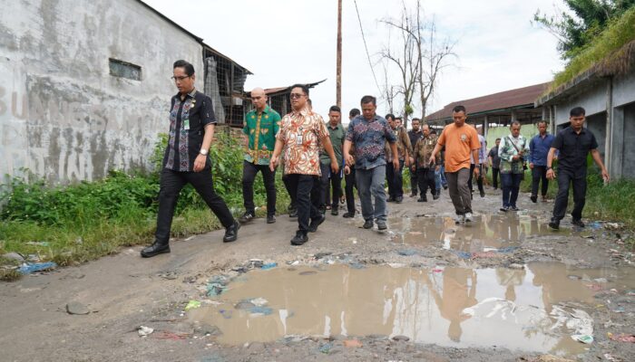 Pasar Becek dan Rusak, Rico Waas Turun Tangan! Janji Perbaiki Jalan & Drainase Kwala Bekala
