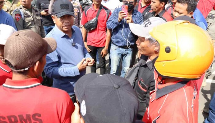 Ratusan Buruh Geruduk Kantor Bupati Sergai, Ini Janji Mengejutkan dari Darma Wijaya