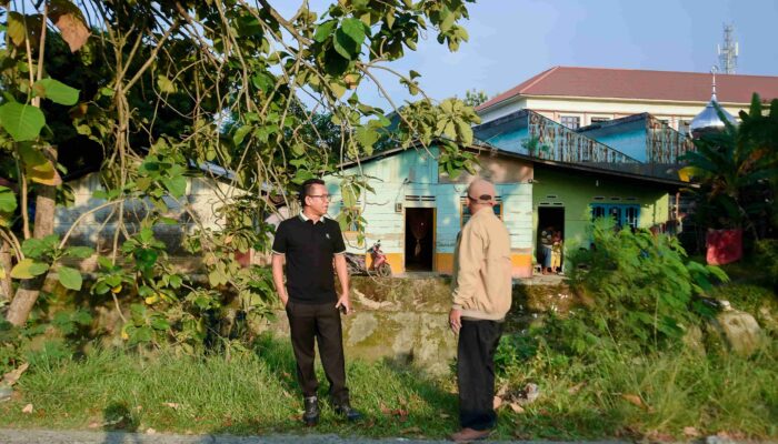 Zakiyuddin Tinjau Jalan Rusak & Drainase Mampet di Helvetia, Janji Segera Dibenahi!