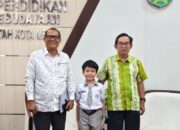 Antonius Tumanggor Dampingi Siswa Berprestasi Internasional Audiensi dengan Disdik Medan