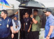 Zaki Serahkan Bantuan ke Korban Puting Beliung, Pemko Medan Tanggap Rumah Warga Rusak Parah