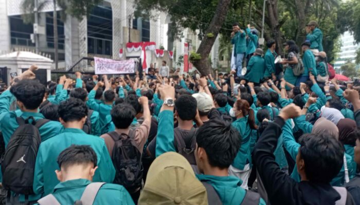 Mahasiswa Unimed Kepung DPRD Sumut, Desak RUU Perampasan Aset dan Tuntut Perbaikan Pendidikan