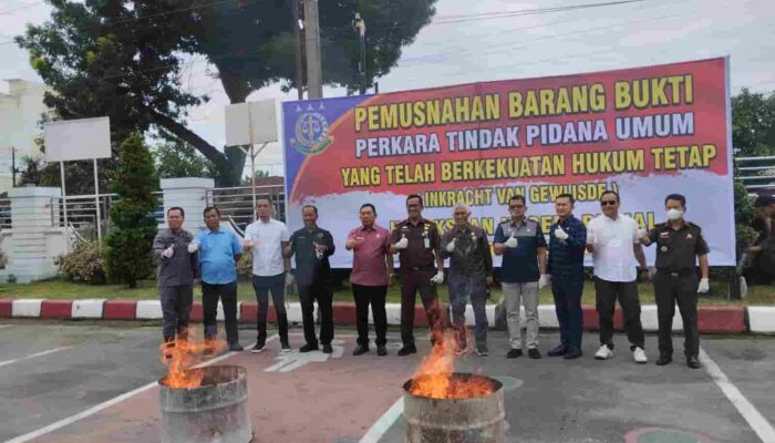 Mengejutkan! Kejari Binjai Musnahkan Ratusan Butir Ekstasi dan Puluhan Gram Sabu di Halaman Kantor